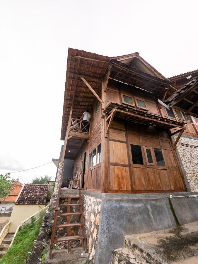 Villa Watu Kodok - Villa Located Close To The Beach Baron Kültér fotó